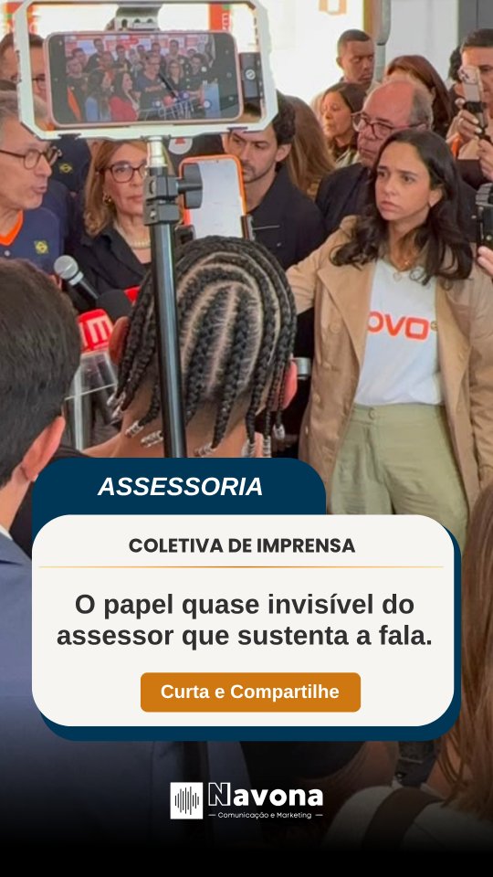 Bastidor que faz toda a diferença. 🎙️

Numa coletiva de imprensa, o assessor não aparece para ser notado, aparece para que tudo funcione bem. É ele quem organiza o espaço, orienta os jornalistas, garante que a pergunta certa chegue na hora certa e, ao mesmo tempo, dá suporte à autoridade que está na fala, seja com um sinal discreto, uma atenção ao tempo, um olhar de apoio.

Comunicação boa não é só o que se diz no microfone. É o que acontece ao redor dele. Saber conduzir uma coletiva é sinônimo de gestão de narrativa.

Na Navona Comunicação, é exatamente esse cuidado nos bastidores que constrói a confiança de quem está na frente das câmeras. Quer sua marca ou instituição preparada pra qualquer coletiva? Fale com a gente. 📩

#AssessoriaDeImprensa #ComunicaçãoPolítica #Bastidores #RelaçõesPúblicas #NavonaComunicação